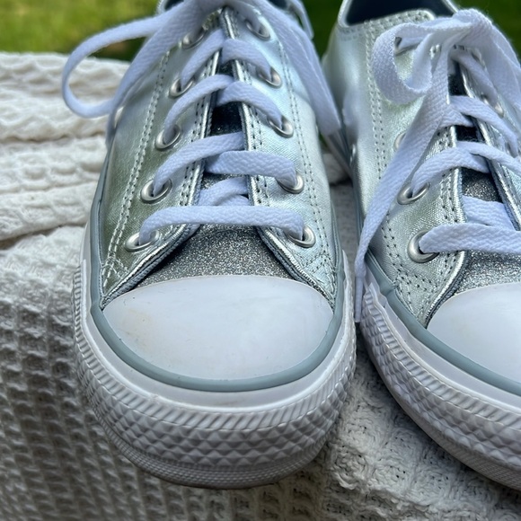Converse Silver Metallic Sneakers Classic Style - Picture 9 of 10